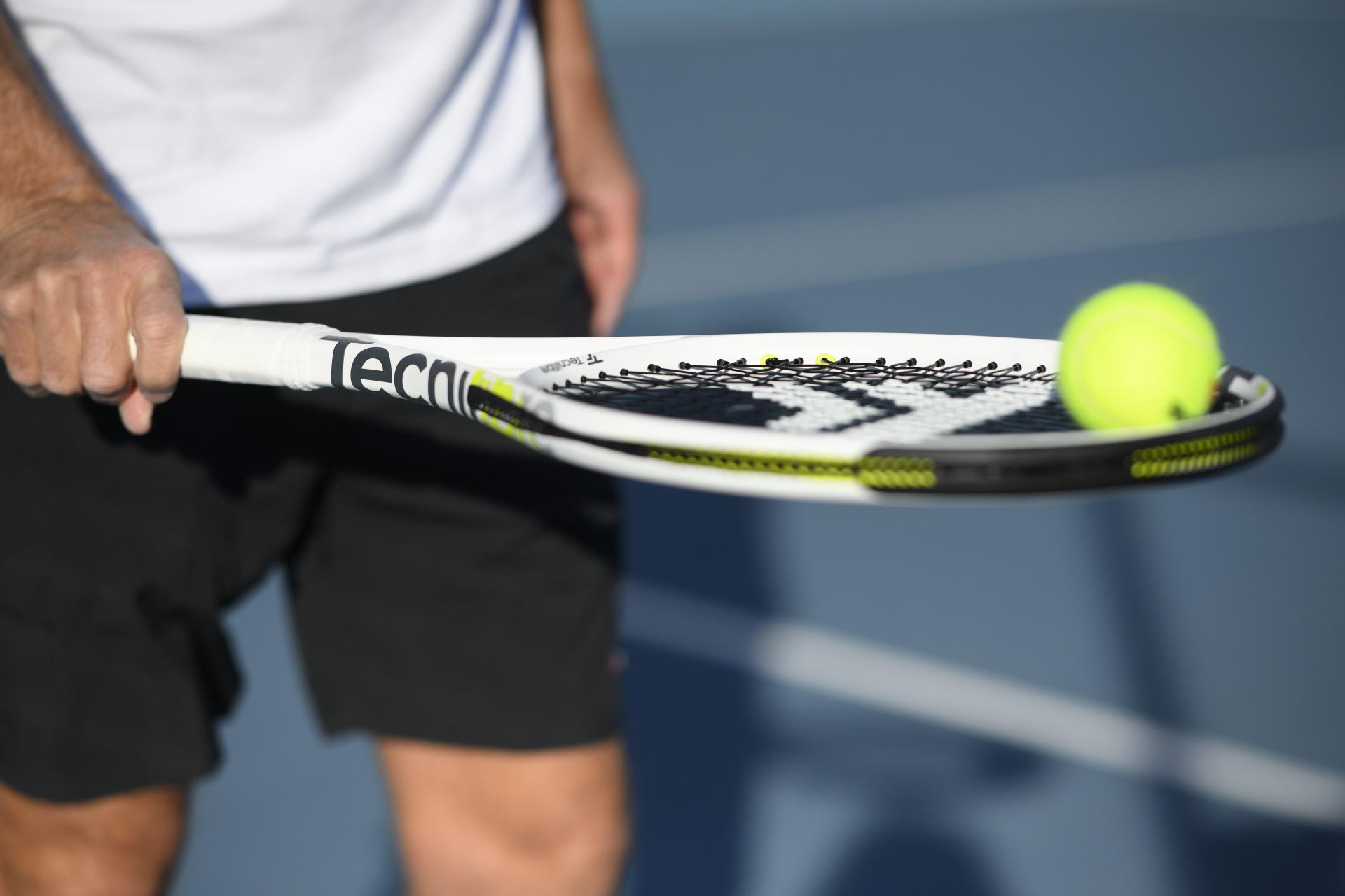 Tecnifibre TF-X1 teniszütő X-Damp rezgéscsillapító rendszerrel.