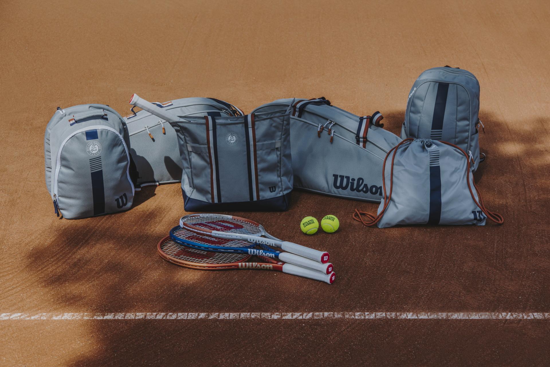 A Wilson 2022. évi Roland Garros teniszütő és tenisztáska kollekciója.