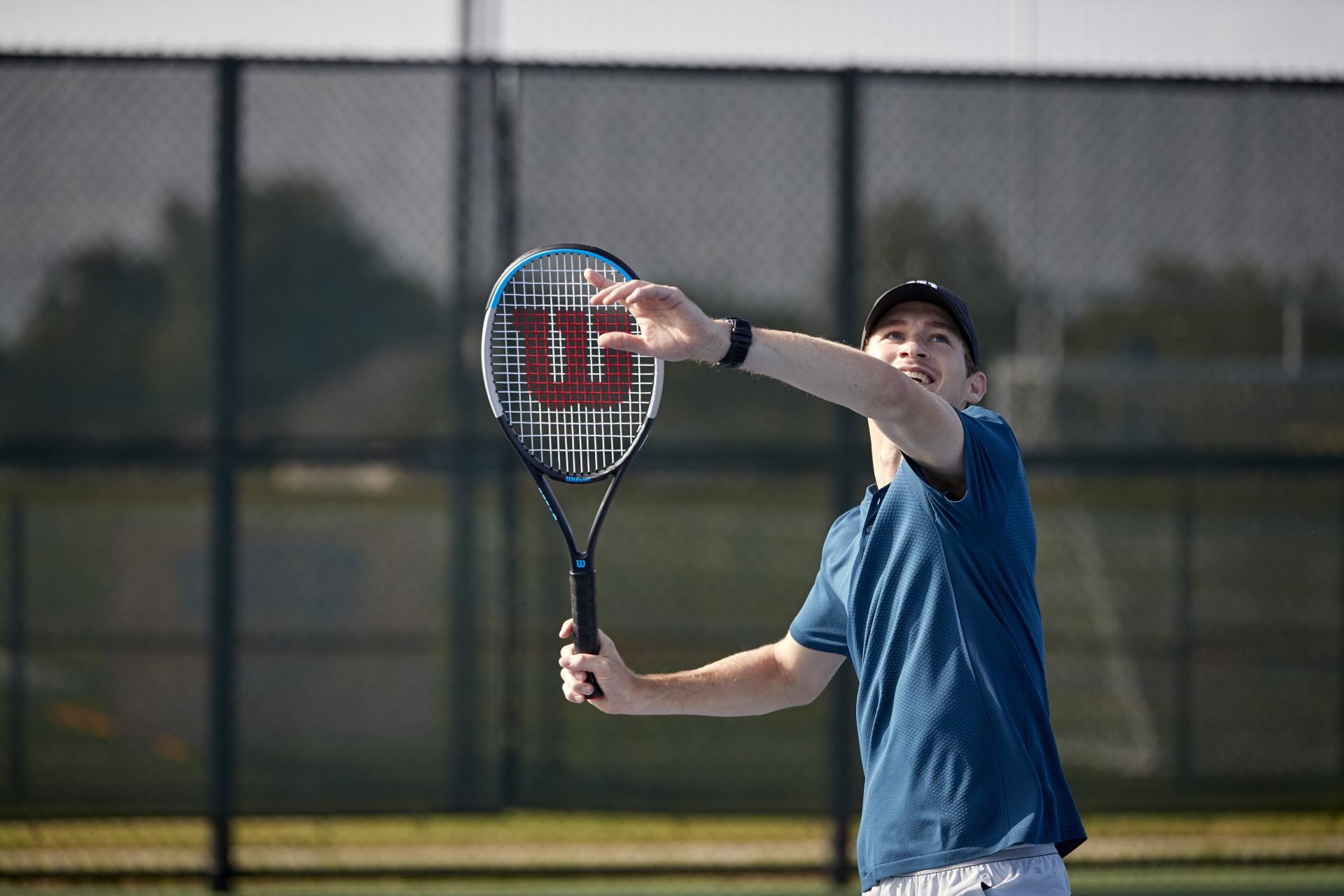 Wilson Ultra Power 100 teniszütő középhaladóknak, de akár kezdőknek is a játék fortélyainak elsajátításához.